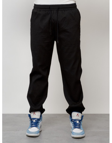 Мужской спортивный костюм для активного отдыха и повседневной носки.