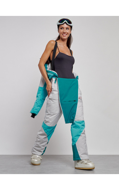 Зимний женский комбинезон для зимних видов спорта.