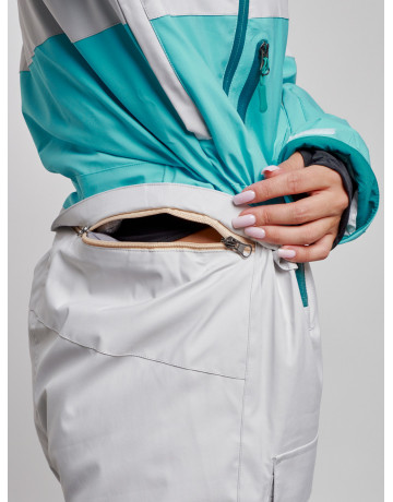 Зимний женский комбинезон для зимних видов спорта.