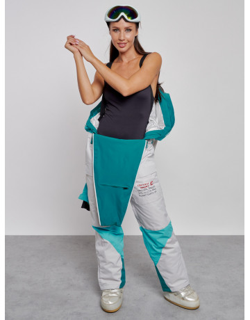 Зимний женский комбинезон для зимних видов спорта.