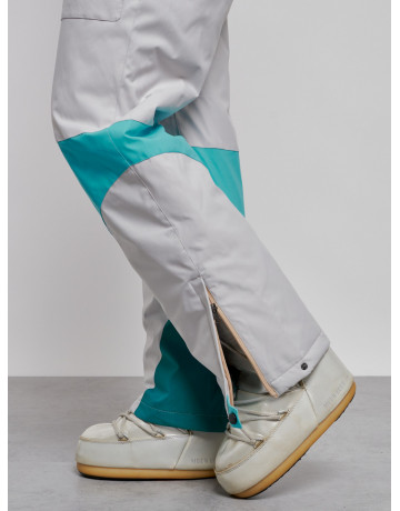 Зимний женский комбинезон для зимних видов спорта.