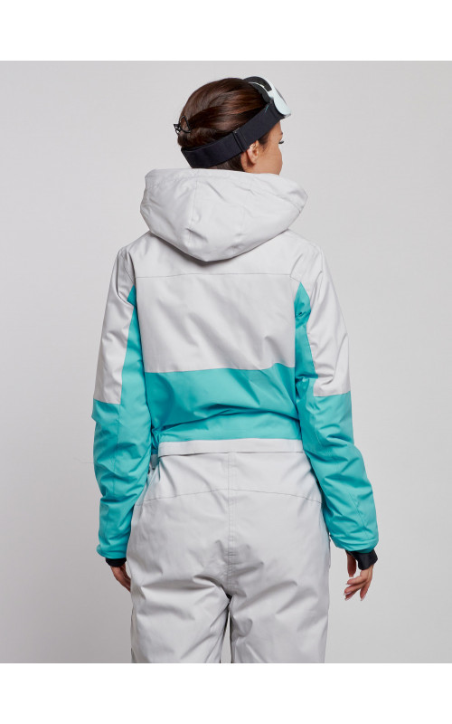 Зимний женский комбинезон для зимних видов спорта.