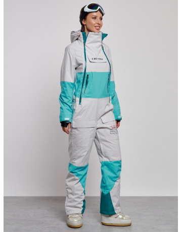 Зимний женский комбинезон для зимних видов спорта.