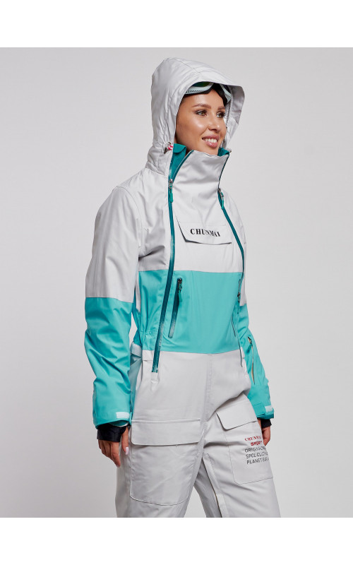 Зимний женский комбинезон для зимних видов спорта.