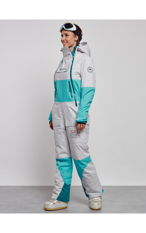 Зимний женский комбинезон для зимних видов спорта.