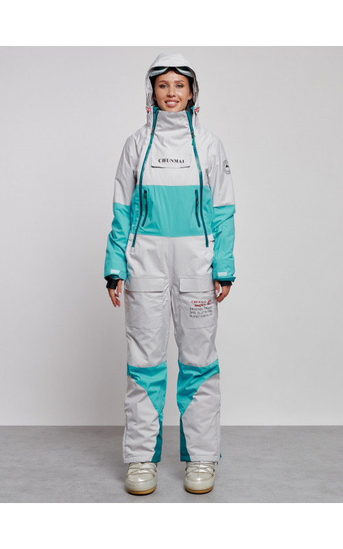 Зимний женский комбинезон для зимних видов спорта.