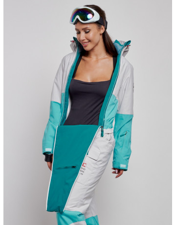 Зимний женский комбинезон для зимних видов спорта.