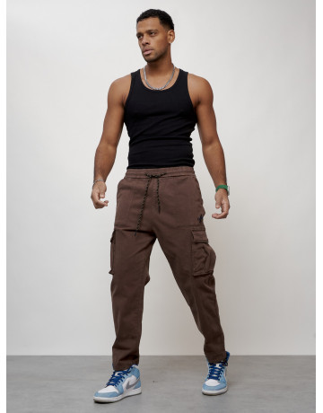 Мужские брюки зауженного кроя.