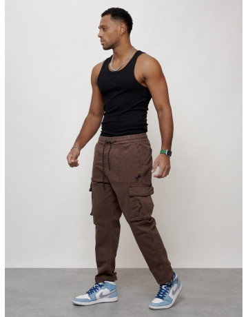 Мужские брюки зауженного кроя.