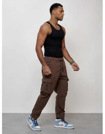 Мужские брюки зауженного кроя.