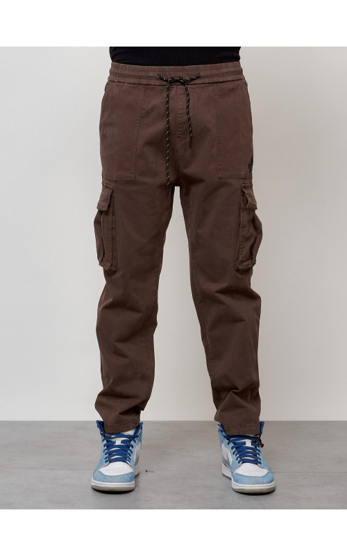 Мужские брюки зауженного кроя.