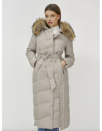 Длинный женский пуховик с мехом енота.