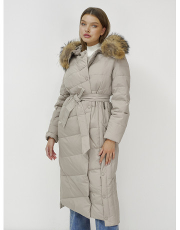 Длинный женский пуховик с мехом енота.