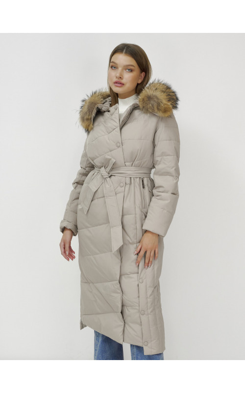 Длинный женский пуховик с мехом енота.