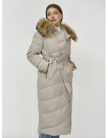 Длинный женский пуховик с мехом енота.