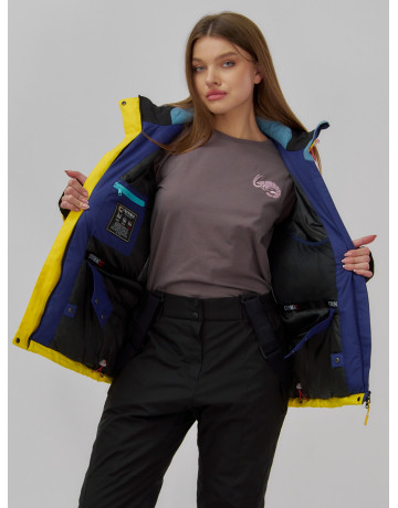 Женский горнолыжный костюм для активного отдыха.